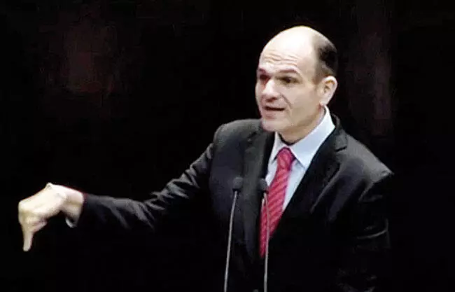El miércoles por la noche los legisladores oficialistas de Morena y aliados aprobaron la reforma a la Ley de Amparo