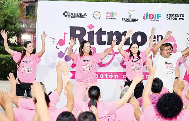 En la Plaza Principal de Frontera se llevó a cabo el Zumbatón “Ritmo en Rosa”, un evento con causa organizado por el Gobierno Municipal
