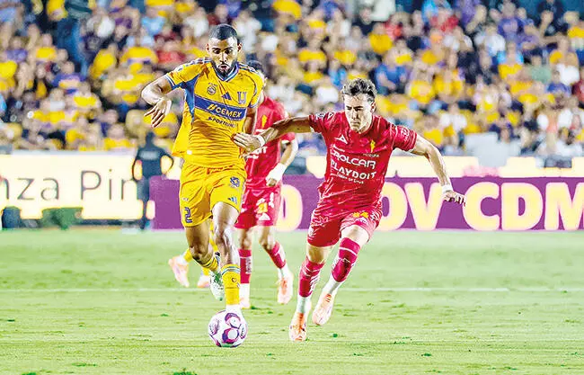 Tigres mostró punch a la ofensiva, pero su defensa sufrió de más para golear 5-3 a uno de los sotaneros, el Necaxa. 