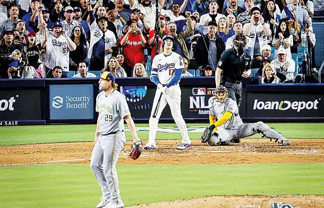 Shohei Ohtani hizo todo el trabajo al colgar seis argollas con 10 ponches y tres cuadrangulares, para completar la limpia sobre Milwaukee y que les ga