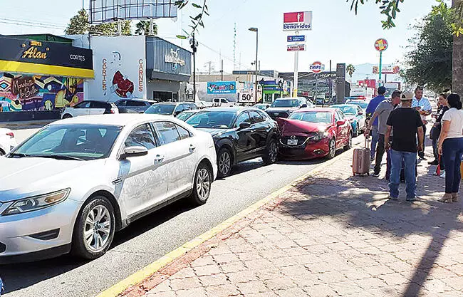 El conductor responsable del accidente fue atendido por paramédicos