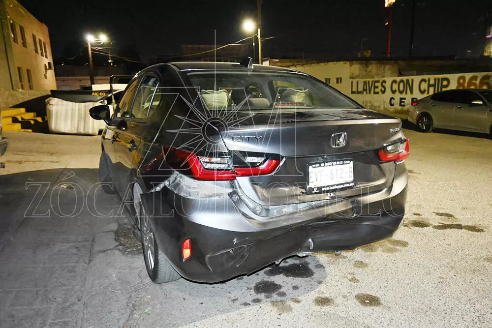 La unidad conducida por Gregorio Servando Fuentes Ávila, no respetó la distancia y terminó contra la parte trasera del automóvil Honda City.