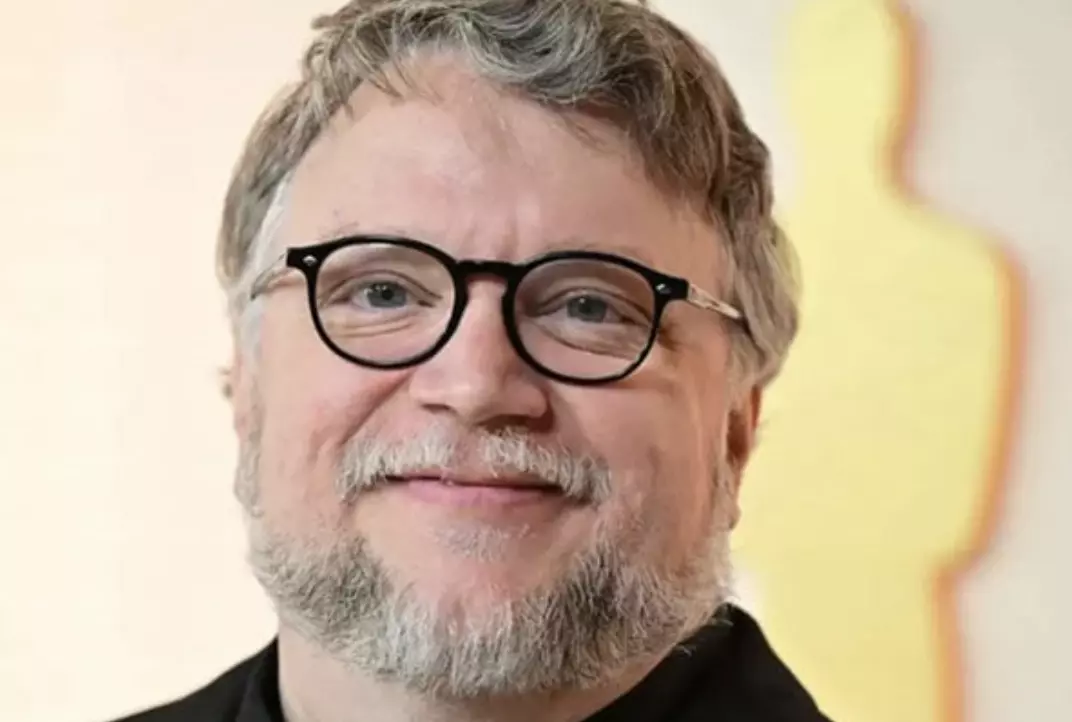 Argumentó que la pérdida de control humano sobre la expresión creativa y la emoción tiene consecuencias ideológicas peligrosas