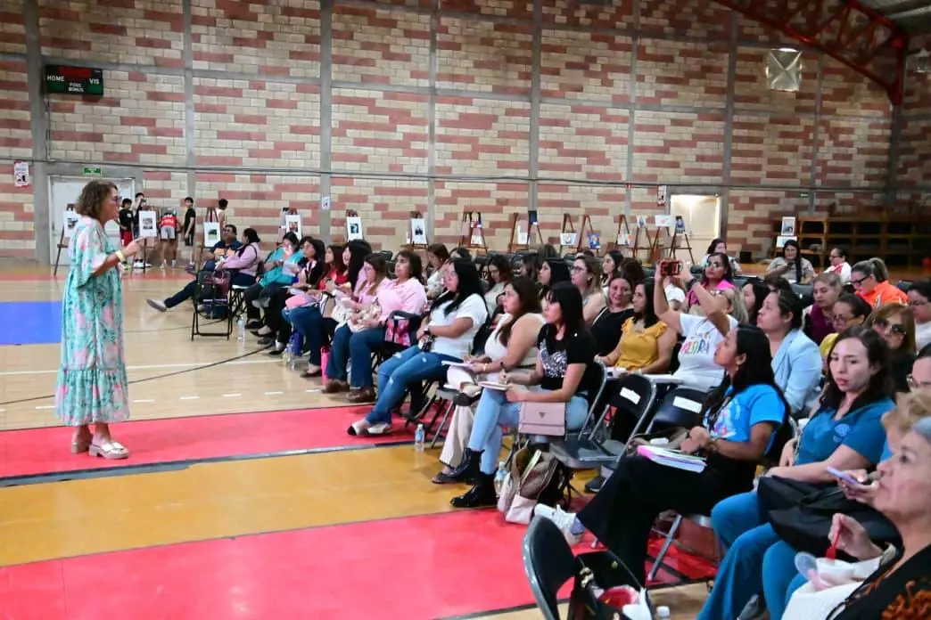 El evento, dirigido tanto a instituciones públicas como privadas, permite que los participantes elijan las ponencias según sus intereses específico