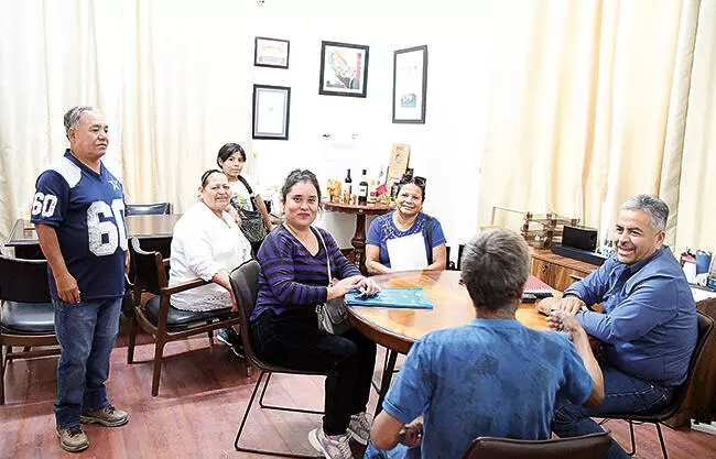 Un grupo de vecinos se presentó en la Presidencia Municipal para solicitar al alcalde Víctor Leija el apoyo.