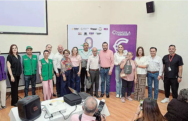 Con el apoyo del gobernador Manolo Jiménez se entregaron 168 aparatos auditivos a personas de la Región Centro
