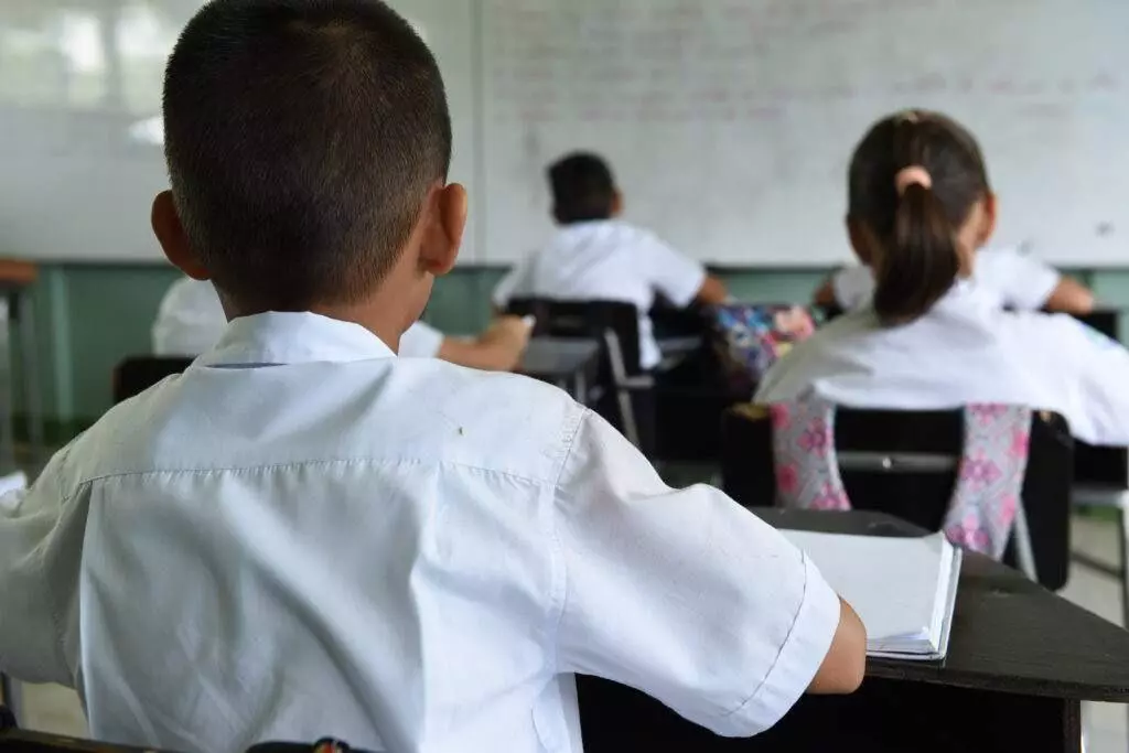 Destacó que han visto situaciones en las que los niños no están bien alimentados, no cuentan con zapatos, uniformes, mochilas o lo básico para que