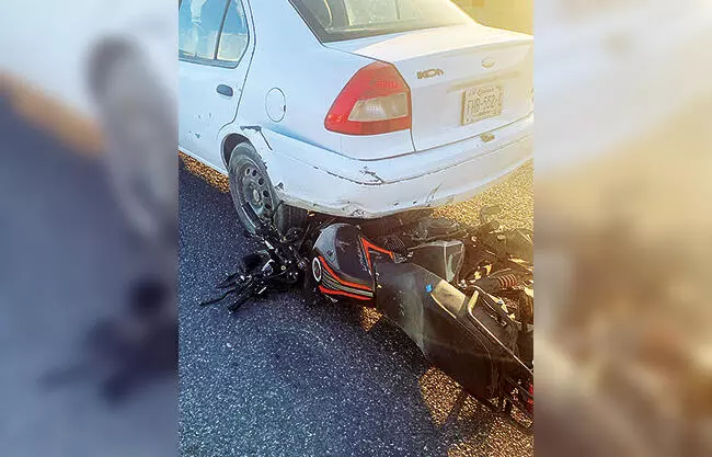 Un motociclista resultó lesionado la tarde de ayer tras verse involucrado en un choque tipo alcance.