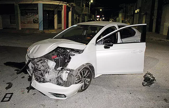 Una aparatosa carambola registrada la noche de ayer en calles de la colonia El Pueblo.