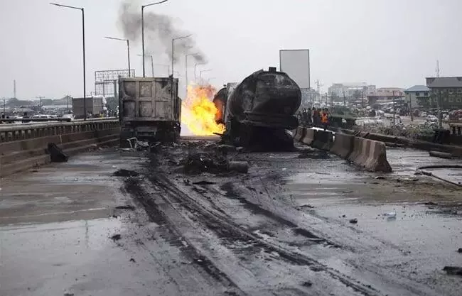 Este tipo de tragedias que implican a camiones cisterna que transportan combustible suceden con relativa frecuencia en Nigeria, una de las potencias