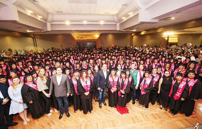 Se gradúan 659 féminas coahuilenses de preparatoria y 4 mil 500 están cursando la universidad