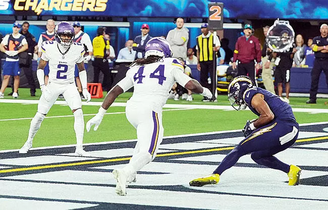 Los Chargers de Los Ángeles aplastaron el jueves 37- 10 a los Vikings de Minnesota