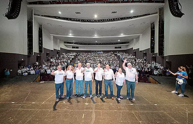 El Alcalde acompañó al rector de la UAdeC en la inauguración del Encuentro Cultural y Deportivo que reúne a más de 1,500 universitarios