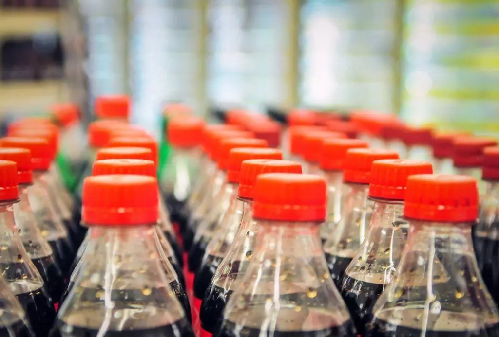 Una importante empresa del sector refresquero mostró interés en establecer una planta embotelladora en la zona norte de Monclova, según informó Ed