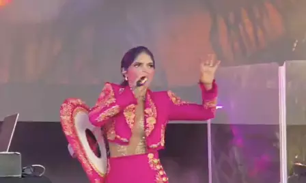 Un video viral muestra a Ana Bárbara visiblemente molesta durante una presentación en vivo.