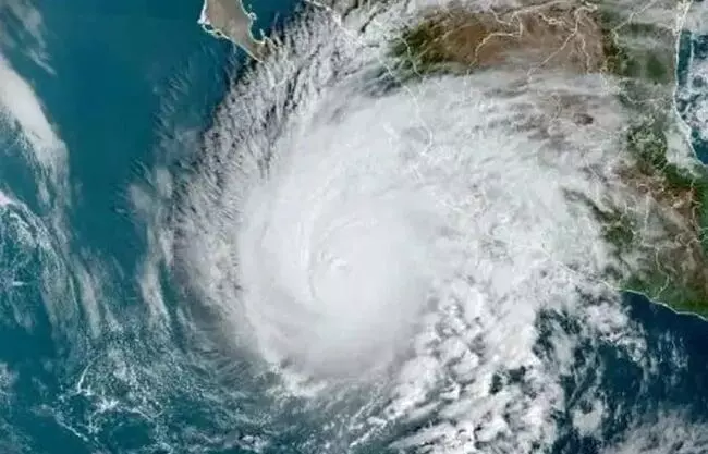 El décimo séptimo ciclón tropical se formó tras la intensificación de un sistema de baja presión; ve si afectará a México