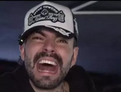 Desde entonces, miles de internautas han reinterpretado la escena con diferentes estilos: parodias, actuaciones exageradas y hasta versiones musicales