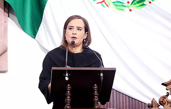 Llama Beatriz Fraustro a identificar y corregir las desigualdades que limitan a la población femenina en este rubro