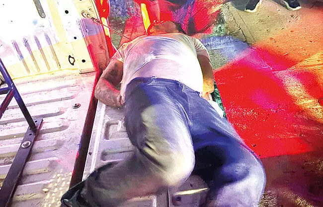 Lo que comenzó como una noche de tragos, terminó en toda una escena familiar y policiaca