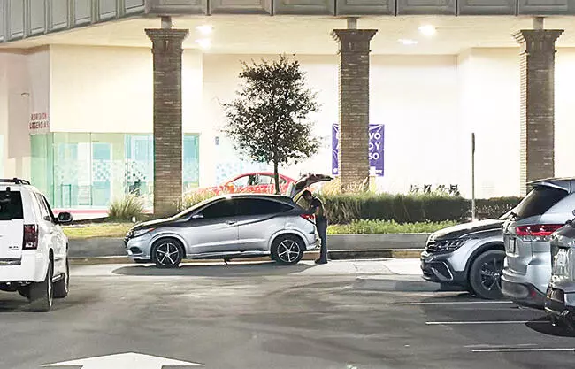 Tras permanecer hospitalizado en el Hospital Christus Muguerza luego de que fuera herido en un enfrentamiento, perdió la vida el oficial de la Polic