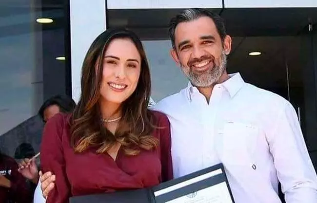 Retiran celulares a invitados para no dejar registro del evento.