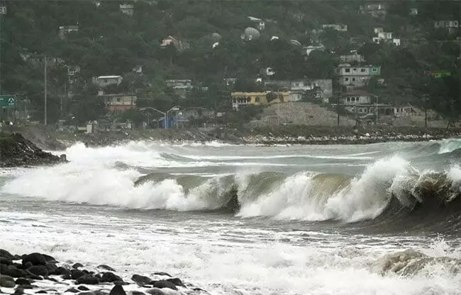 Se prevén vientos destructivos, marejada ciclónica e inundaciones catastróficas que empeorarán en Jamaica durante el día y hasta esta noche