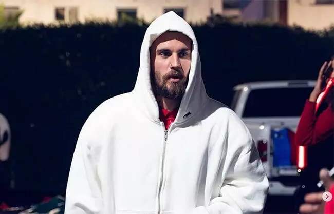 El artista canadiense ha vuelto a sorprender al mundo, esta vez con un movimiento inesperado fuera de los escenarios musicales.