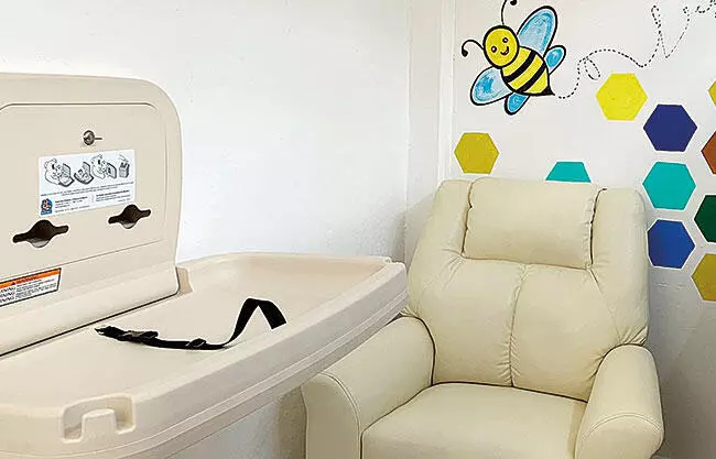 Espacios de lactancia en centros laborales, pide Edna Dávalos