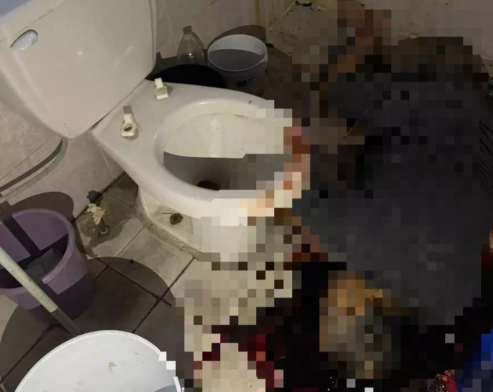 Paramédicos del Grupo de Rescate y Urgencias Médicas (GRUM) acudieron al sitio y confirmaron que la persona ya no contaba con signos vitales.