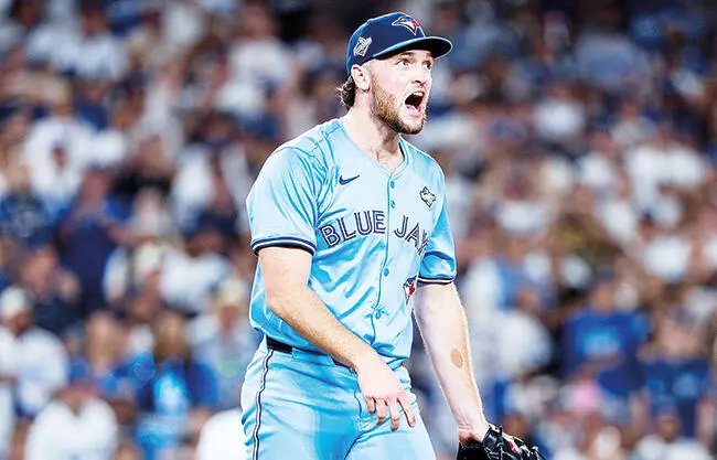 Con una histórica salida, el abridor desarmó a los Dodgers para que Azulejos consiguiera el tercer triunfo en la Serie Mundial