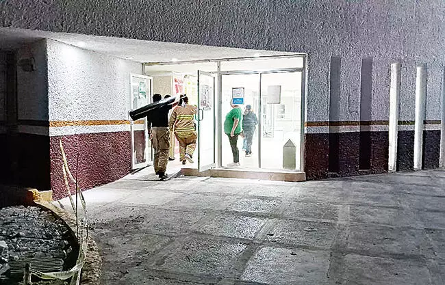 El derrame de un químico en un pasillo del Hospital del ISSSTE en Monclova, no pasó a mayores, sólo la intoxicación de tres empleados.