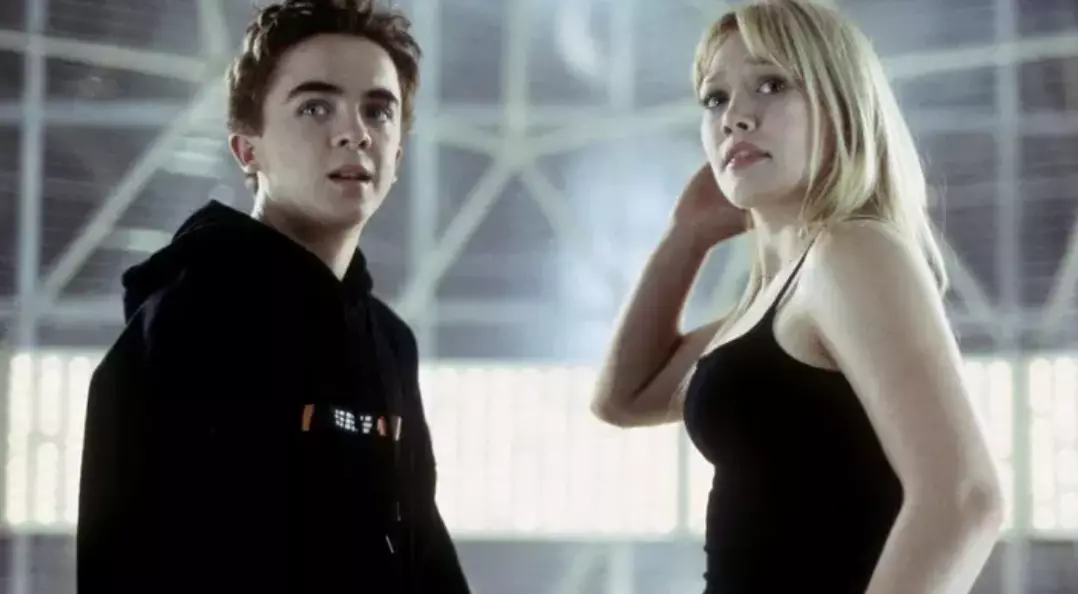 Frankie Muniz explicó en un pódcast los motivos de su distanciamiento con Hilary Duff, con quien no tiene contacto desde hace 22 años.