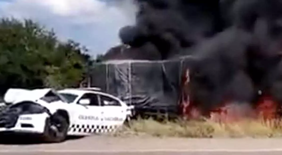 Un aparatoso accidente ocurrido la tarde de este jueves en la autopista de cuota Culiacán–Mazatlán