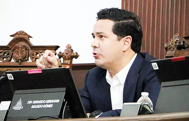 Exhorta a los ayuntamientos a brindar asesoría jurídica 