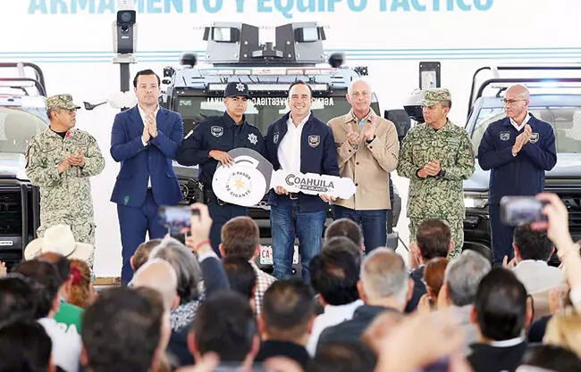 Entregamos 160 patrullas, cientos de armas y equipo táctico: Manolo Jiménez