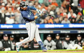 Seattle está a un paso de avanzar a la Serie de Campeonato de la Liga Americana, luego de vencer 8-4 a Detroit y poner la serie a su favor 2-1.