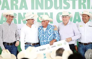 Dan más subsidio para mejora genética, entregan súper créditos para engorda e invertirán en infraestructura