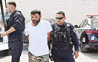 Elementos de la Policía Municipal arrestaron a Luis Miguel en posesión de droga durante un operativo de vigilancia en la colonia Hipódromo.