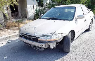 Una mujer lesionada y daños materiales en dos vehículos fue el saldo de un aparatoso accidente registrado en el cruce de las calles Cuauhtémoc