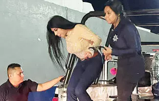 Lo que parecía una noche de fiesta y diversión en la feria municipal, terminó en un escándalo que requirió la intervención de elementos de Segur