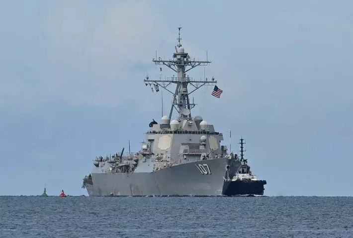 El Ford, que está agrupando a su grupo de ataque al completo frente a costas italianas, estará escoltado por tres destructores e incluye buques de abastecimiento pensados para campañas largas