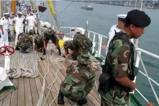 Marina localizó embarcación, proveniente de frontera con Chiapas, en la que fueron rescatados 27 menores de edad y un adulto.