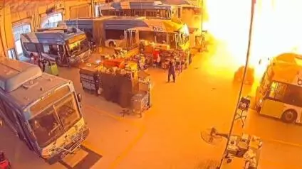 La caída de un autobús de un elevador hidráulico ocasionó el fatal siniestro 