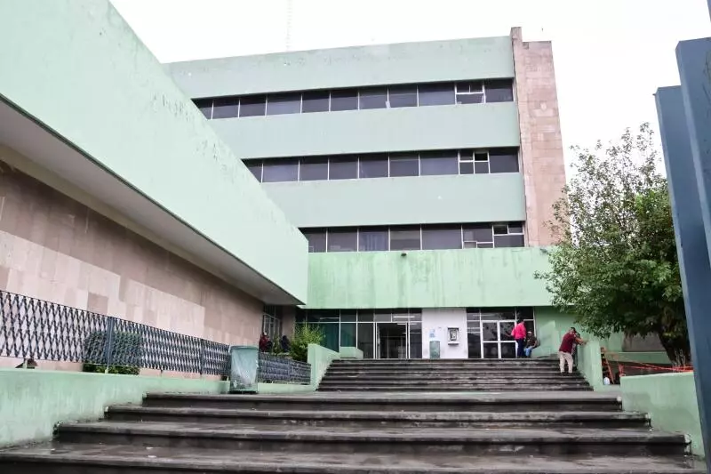 Mencionó que su hija ya está mejor, sigue en recuperación y bajo vigilancia, pero como las plaquetas aumentaron a un nivel que le permitió estar e