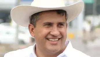 El alcalde de Uruapan fue asesinado a tiros por la espalda mientras convivía con ciudadanos en un evento del Día de Muertos.