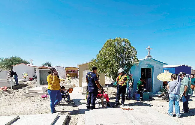 Al lugar acudieron elementos de Protección Civil y bomberos quienes brindaron los primeros auxilios a la lesionada