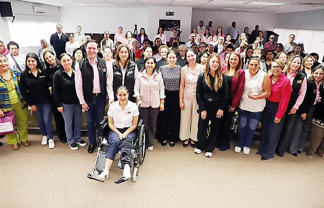 Durante el mes de la lucha contra el cáncer, el DIF Coahuila, en equipo con la Iniciativa Privada y la sociedad civil, entregó prótesis externas de