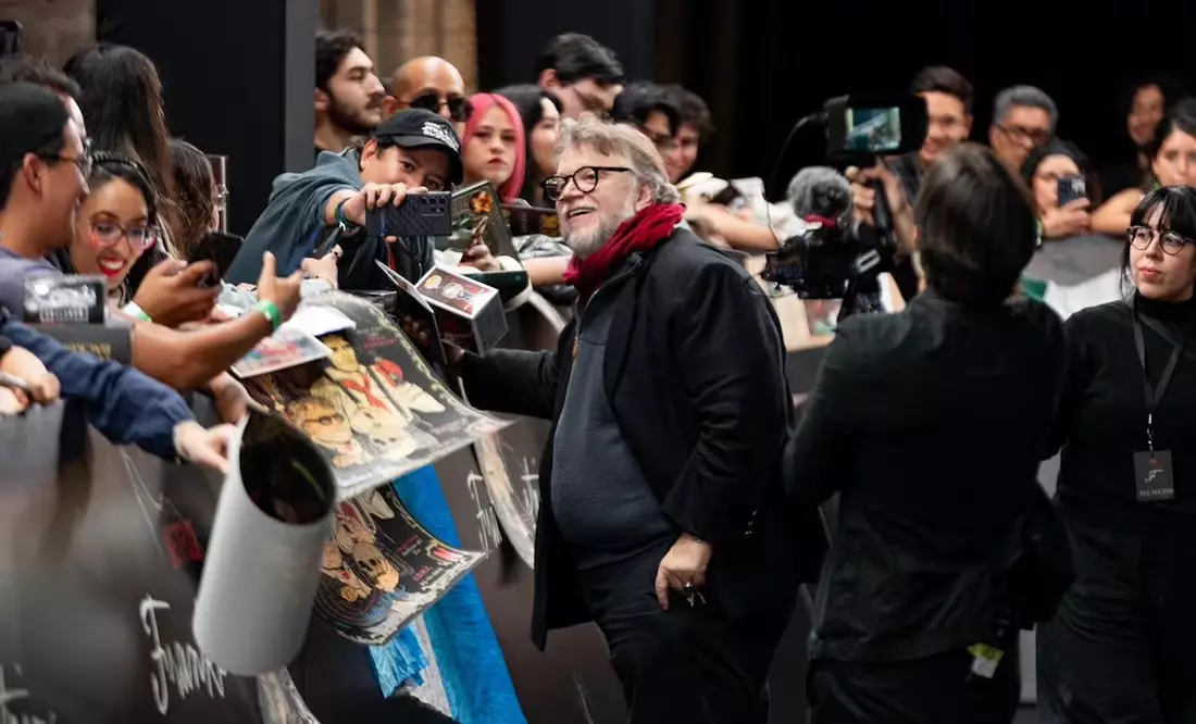 El director llegó a la CDMX, junto con los actores Oscar Isaac y Jacob Elordi, para promocionar su nueva cinta 