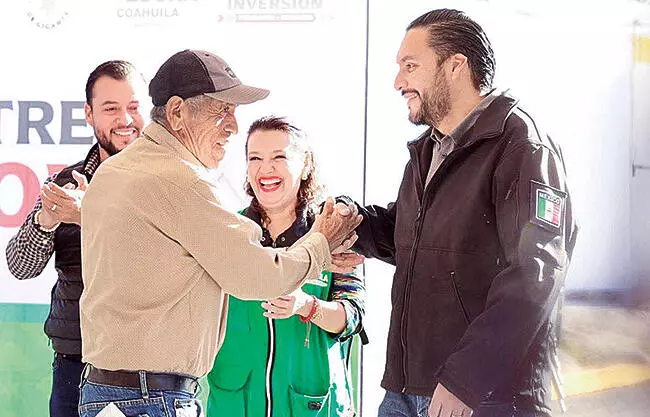El alcalde Carlos Villarreal, sostuvo ayer; “somos más los buenos”, en el evento de entrega de la obra de pavimentación de la calle Lázaro Cár