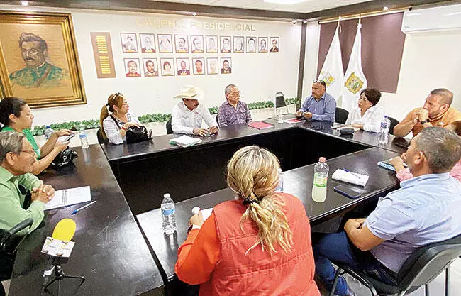 Tensa Sesión en Nadadores cuando Norma Alicia Villarreal prefiere atender su negocio particular, una funeraria